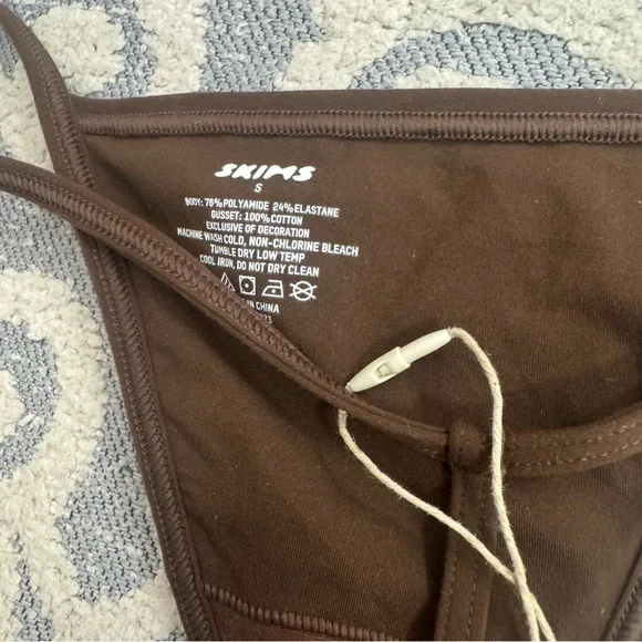 Skims Size Small Fits Everybody Thong Panty COCOA Brown PN-THG-0070 NWT - Picture 3 of 4